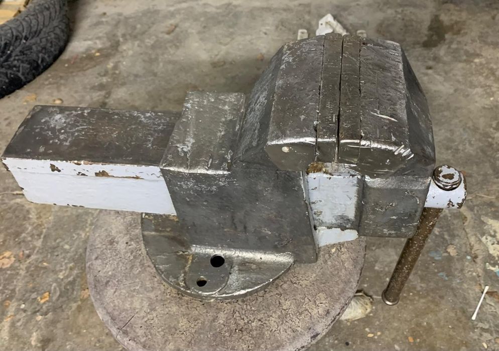 Продаются Тиски слесарные