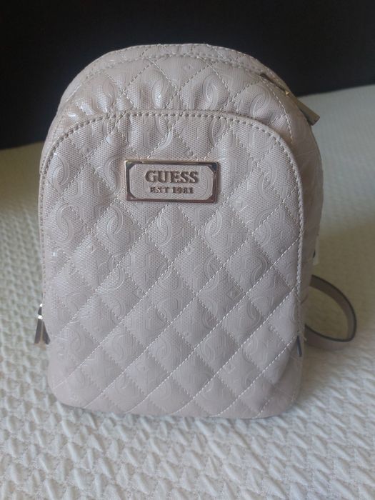 Оригинална раничка Guess