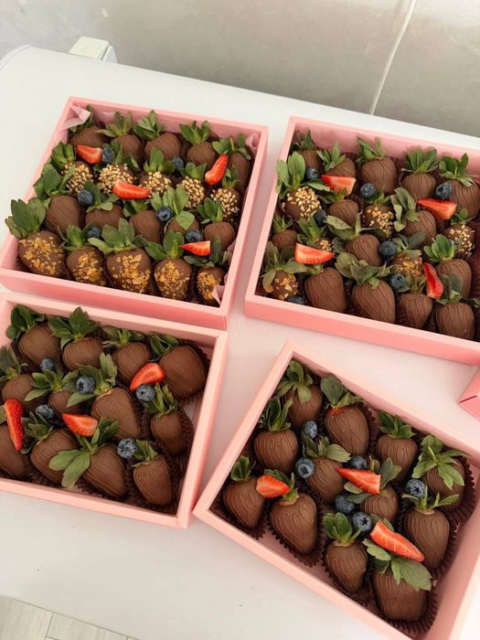 Клубника в шоколаде Астана