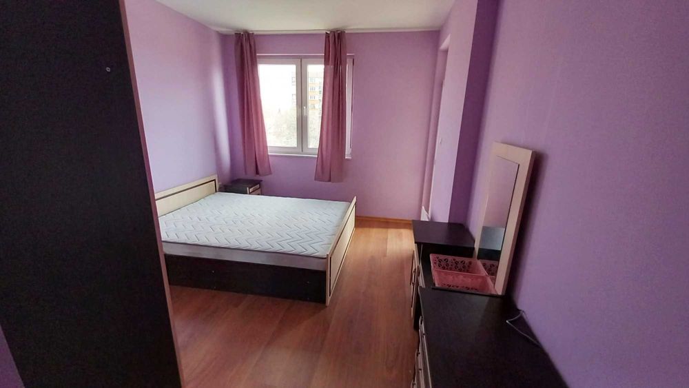 Двустаен апартамент в жк Сухата река