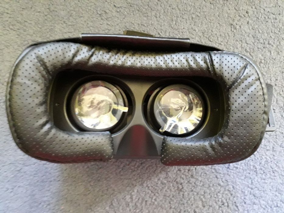 Vând ochelari 3D BOX