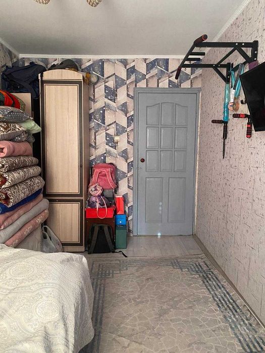 Продаётся 3-комнатная квартира 103-серии в 8 мкр. Этаж 4/5. Автономка.