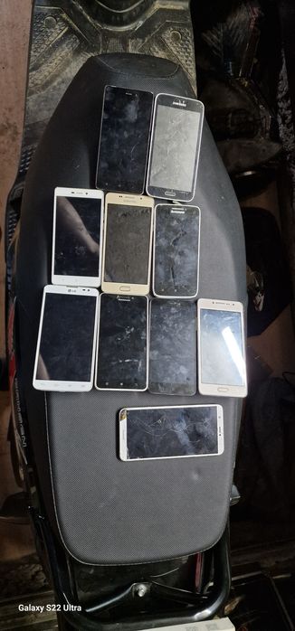 Продам на запчасти телефоны