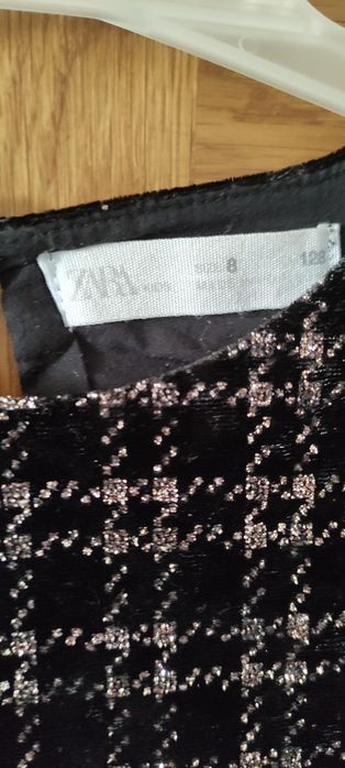 Vând 2 rochițe pentru fetițe