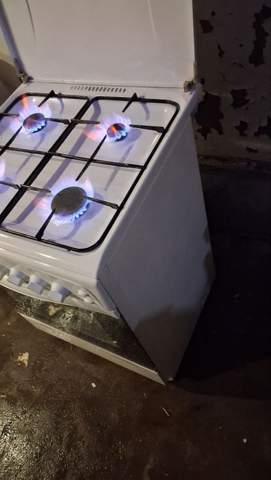 Срочно продаётся газ плита   Гефест хороший састийана