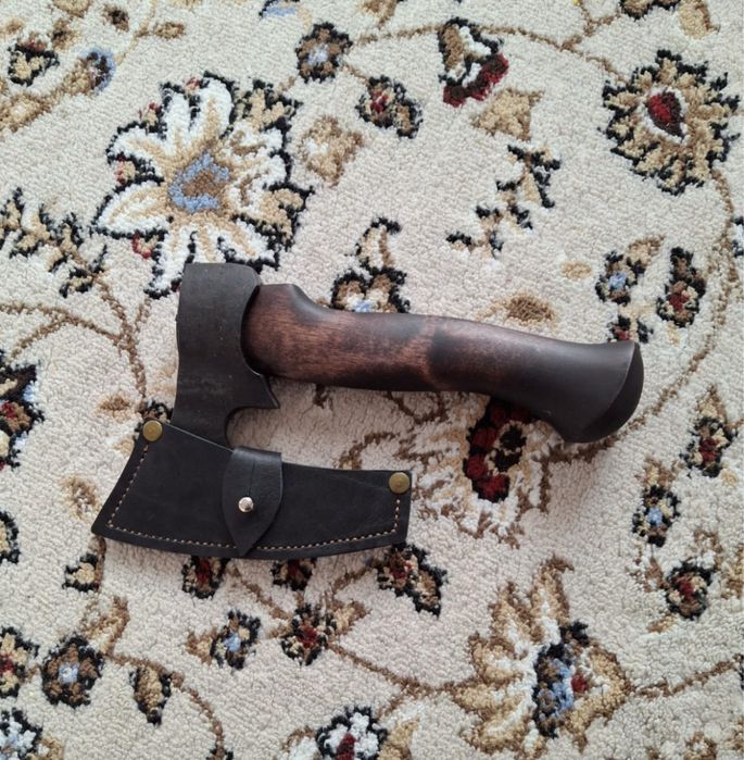 Продам топор с чехлом ручной работы