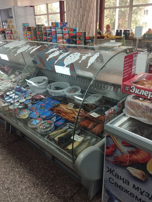 Продам холодную витрину