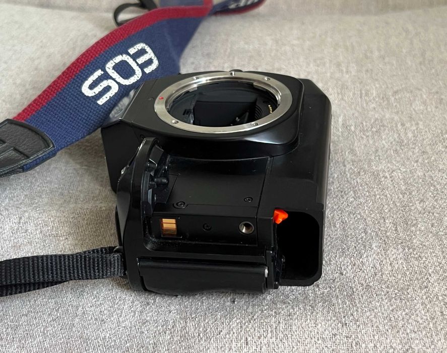 Canon EOS 650 body vintage SLR 35mm, fără accesorii