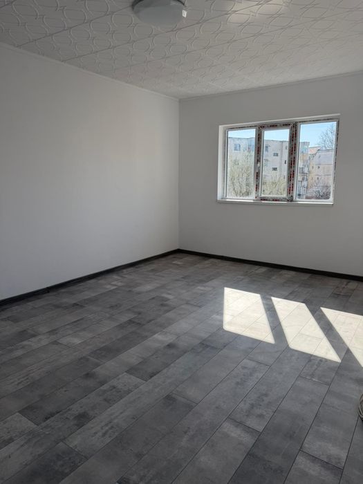 2 camere, Bd.DACIA, stradal,deasupra la notariat,schimb cu garsonieră