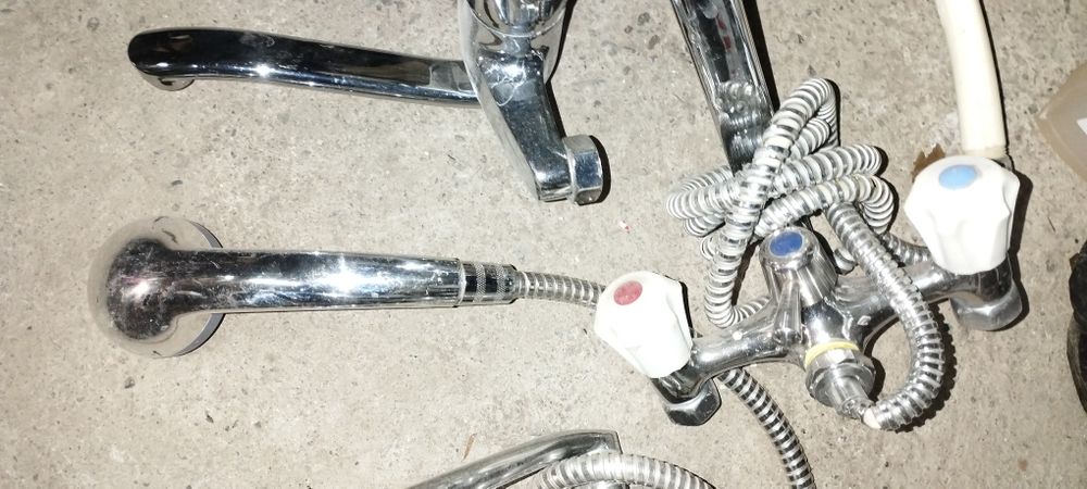 Продам краны-смесители  для ванн