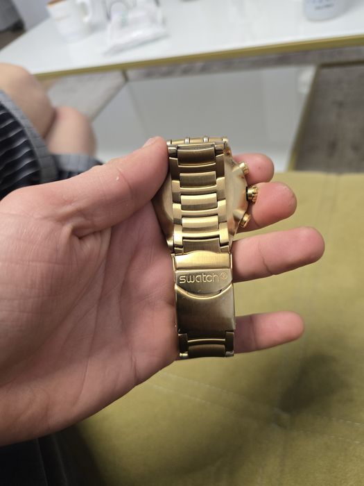Swatch golden chest
