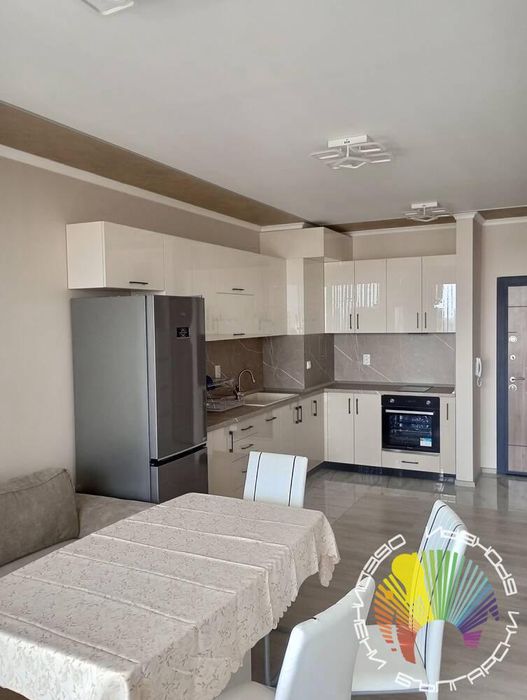 Дава се под наем Тристаен апартамент в Бургас, Изгрев - 85 кв.м за 816 € - Снимка #2