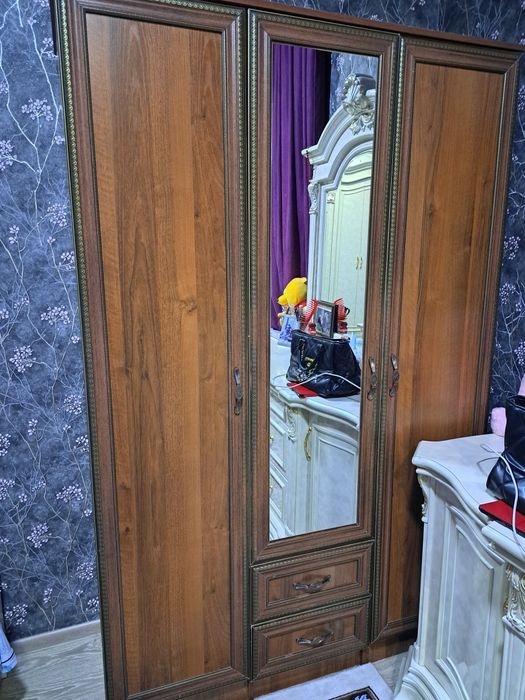 Shkaf sotiladi xolati yaxshi xamma malumotlar telefondan