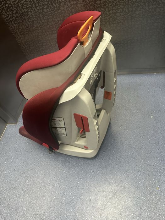Продам автокресло chicco