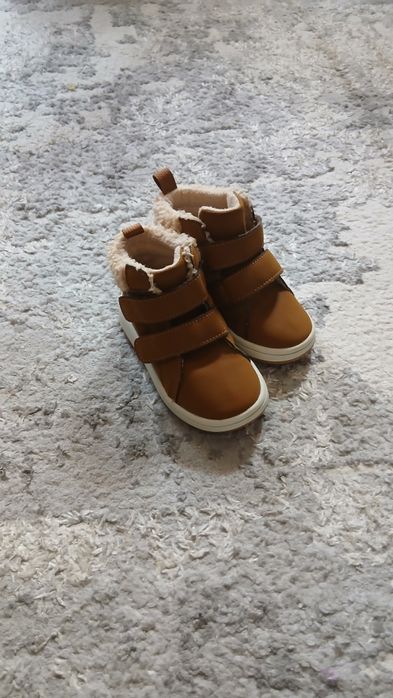 Продается ботинка для мальчиков