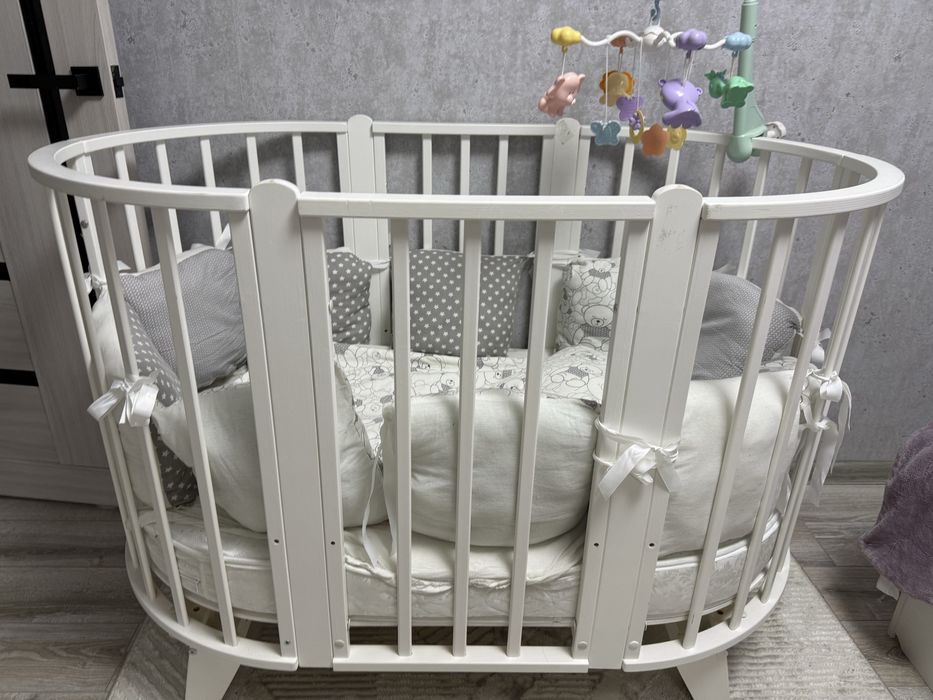 Продам стильную кроватку трансформер