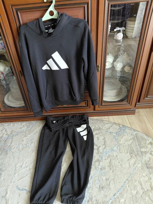 Продам спортивный костюм