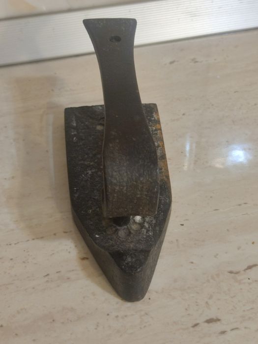Fier de călcat antic din fontă – Piesă de colecție / Decor Vintage