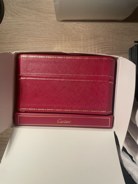 Часовник Cartier Santos iced-out