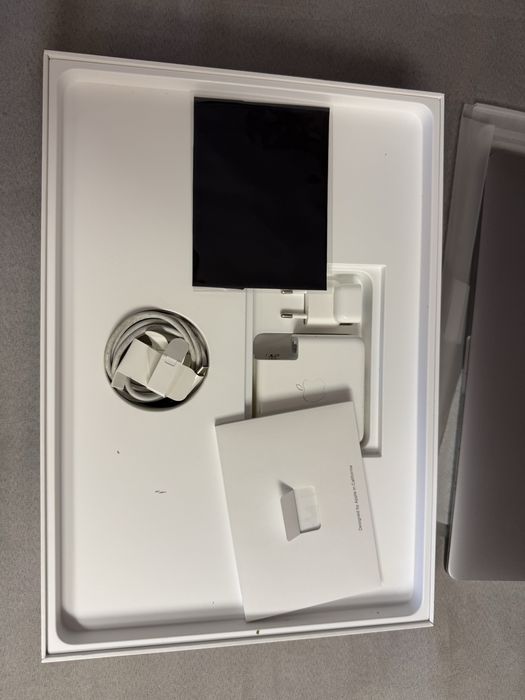 MacBook Pro A1990 15 “ 2.6 GHz i7 Radeon 560x 4gb 16Gb DDR4 500GB SSD