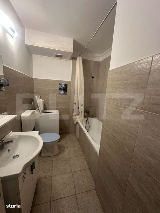 Apartament cu 3 camere, decomandat, 60 mp, zona Centrala