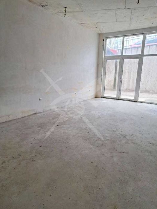 Продава се Магазин в Бургас, Меден рудник - зона А - 182 кв.м за 880 €/кв.м - Снимка #1