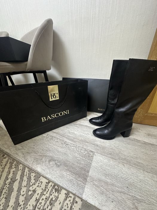 Продам кожанные сапоги Basconi
