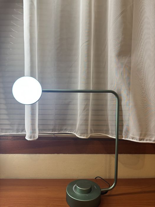 Модерна лампа за бюро с регулируема яркост