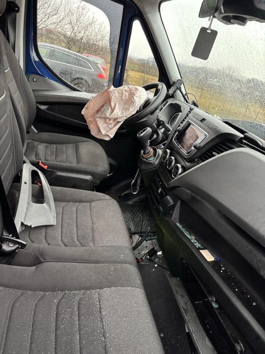 Autoplatforma iveco daily 2024 / AVARIAT
