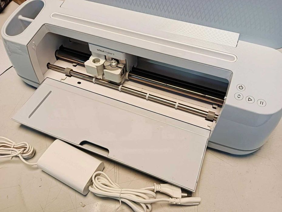 Професионален Режещ плотер CRICUT Maker 3