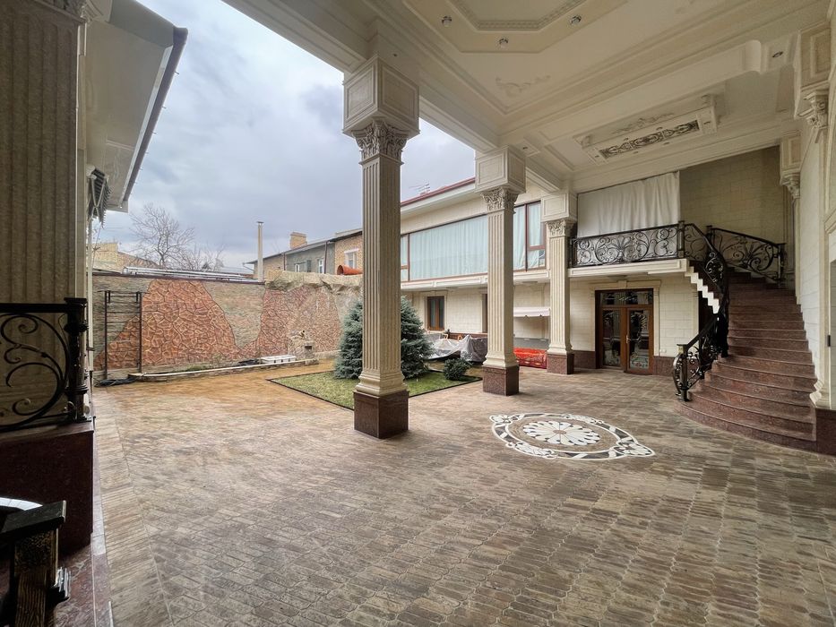 Ipakchi hovli sotiladi 4.10