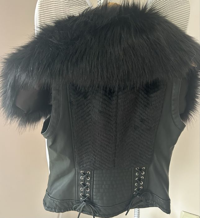 Черен елек от изкуствена кожа Guess