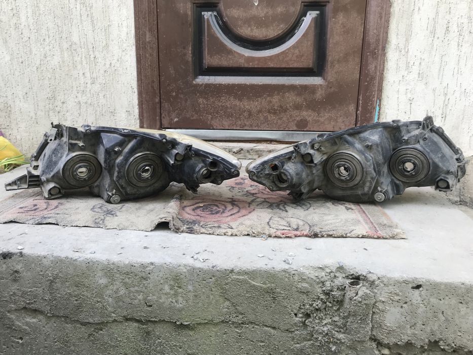 Продам фары Тойота каролла