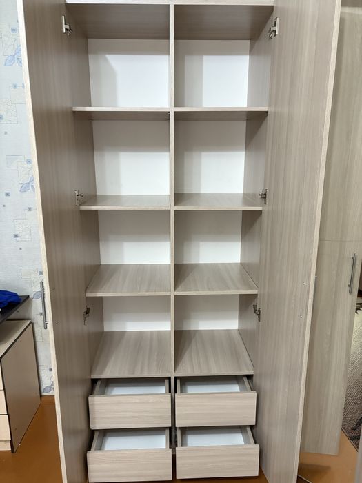 Продам угловой шифонер 170000