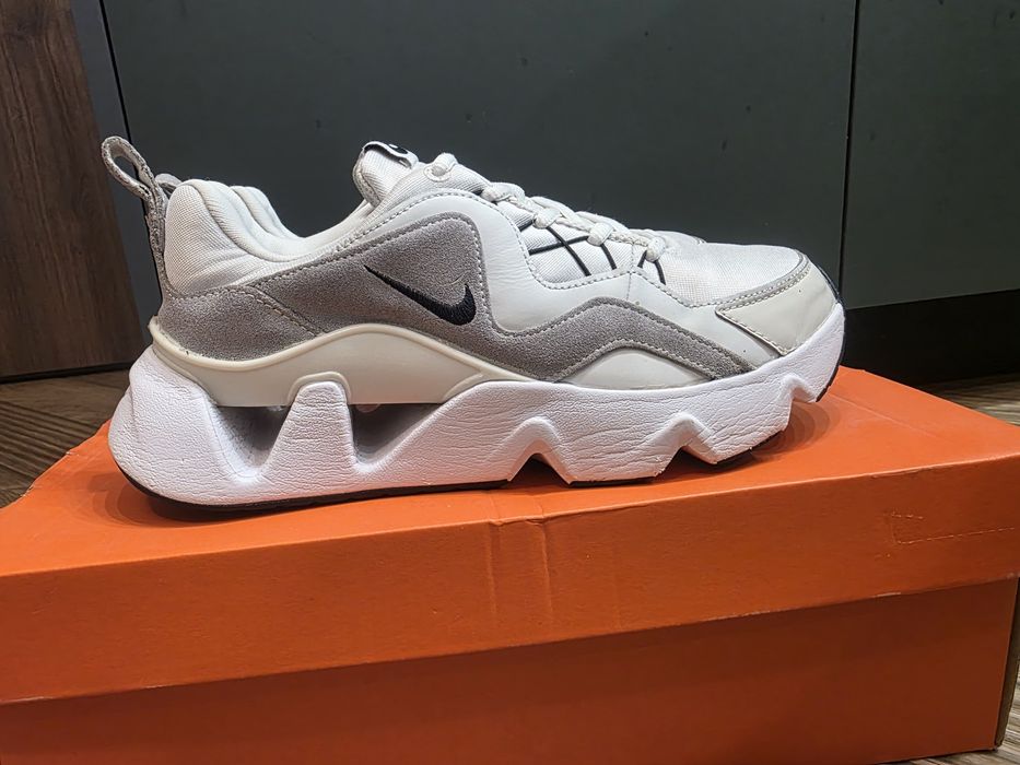 Дамски маратонки NIKE - Резервирани!