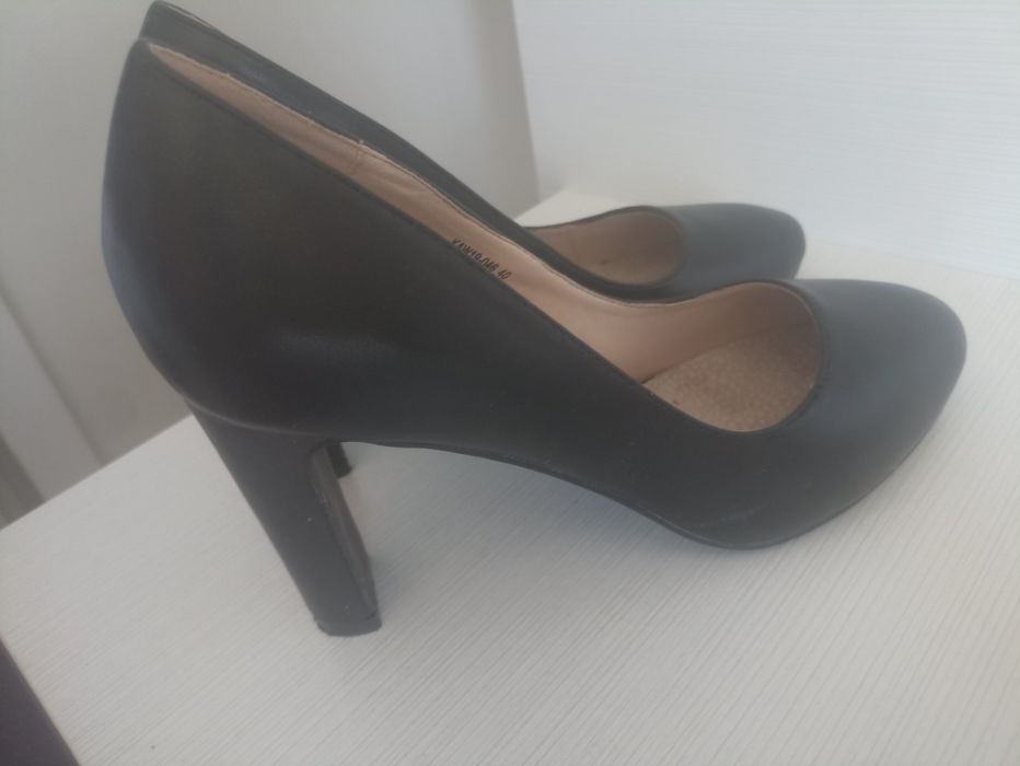 Дамски затворени обувки