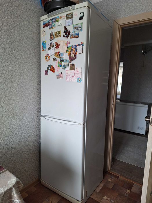 Холодильник Indesit