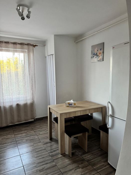 Inchiriez apartament