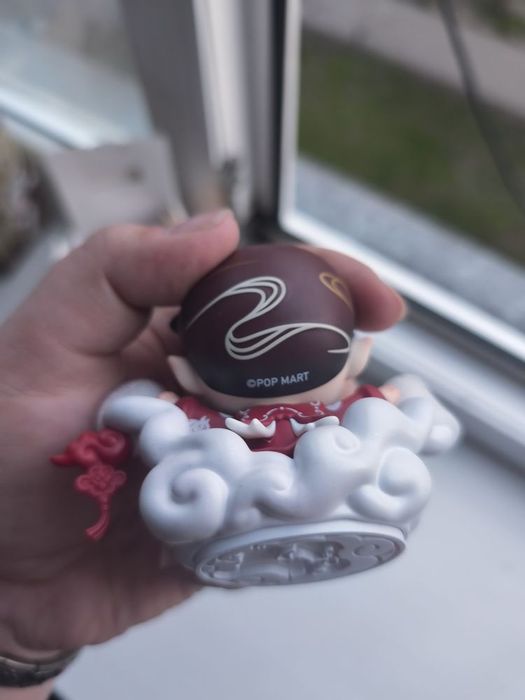 Pop mart фигурка