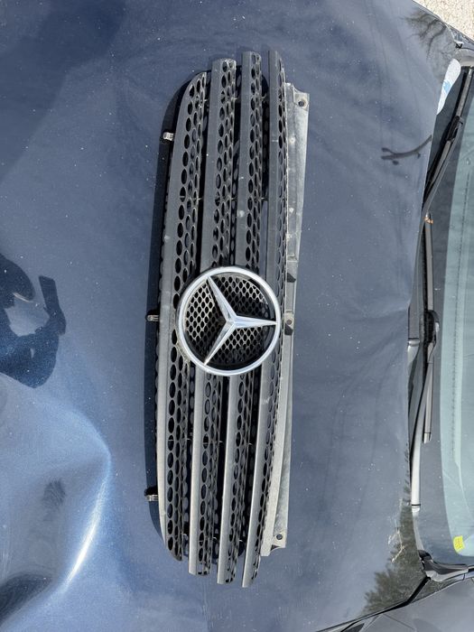 Предна решетка с емблема за Mercedes Vito W639 (2003-2010)