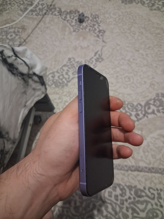 Продам Iphone 12