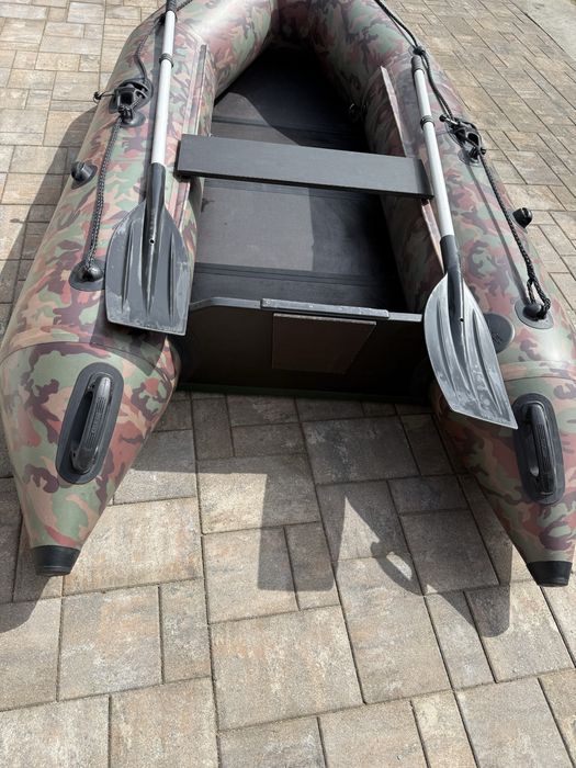 Barca Kolibri camuflaj