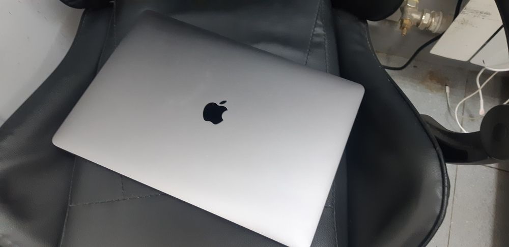 MacBook Pro 15 i7/16/512 Sonoma/Windows