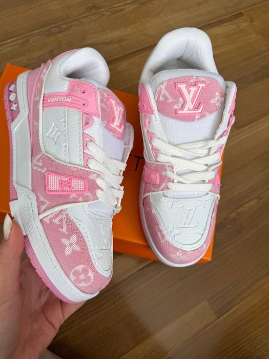 Adidași damă Luis Vuitton