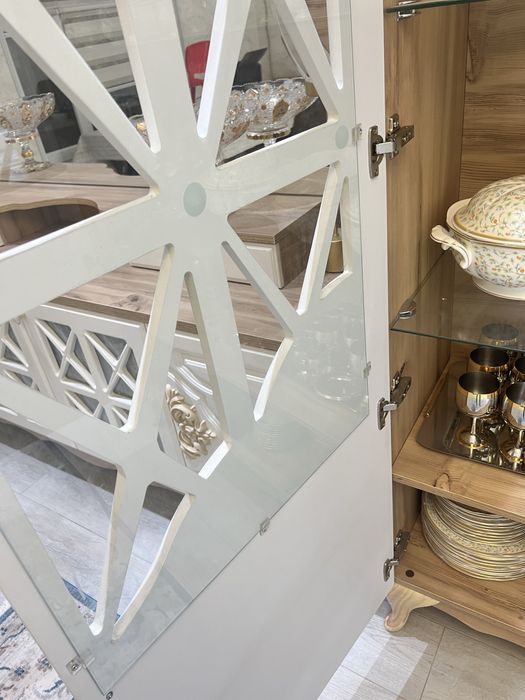 Мебель для гостей. камод и шкаф/сервант