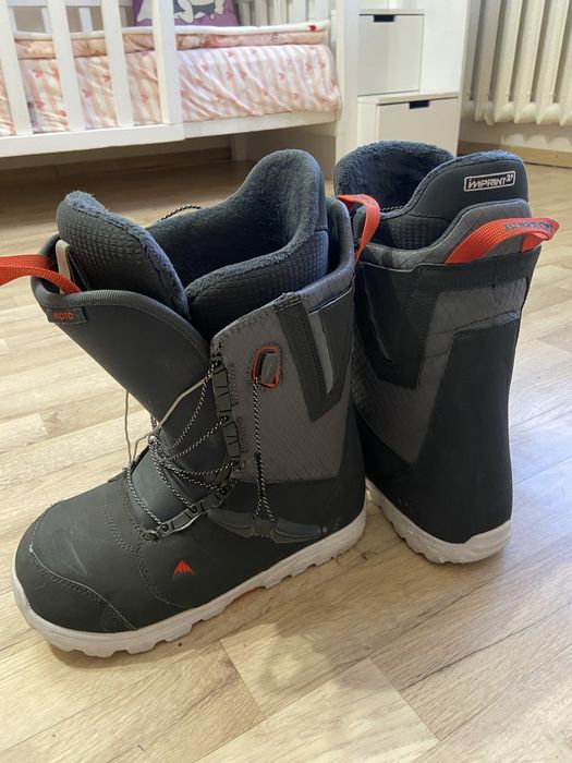 Лыжные ботинки и сноуборд