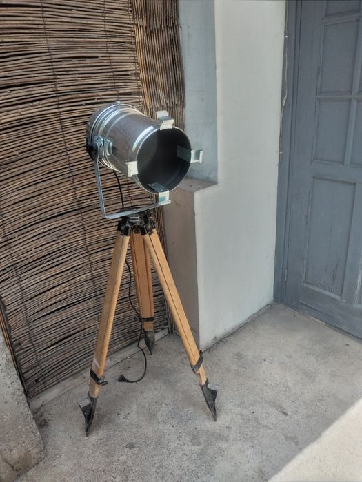 Светильник электрический .