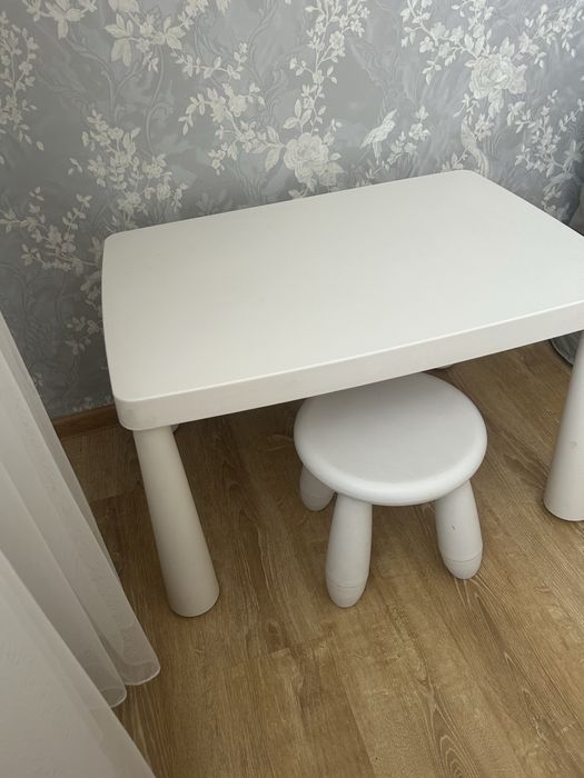 Продам стол детский со стулом