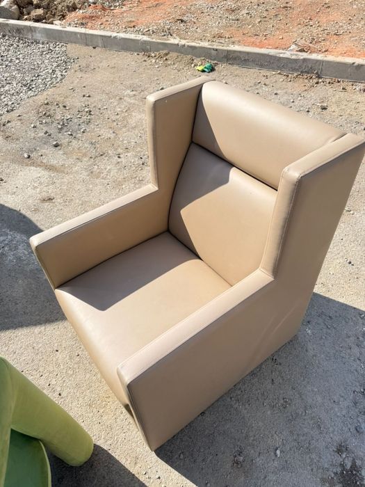 Продам 3 стула и кресло