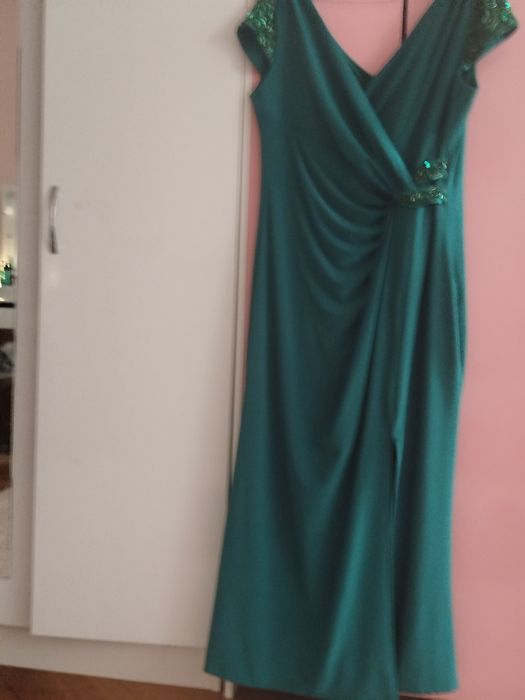 Чисто нова официална рокля